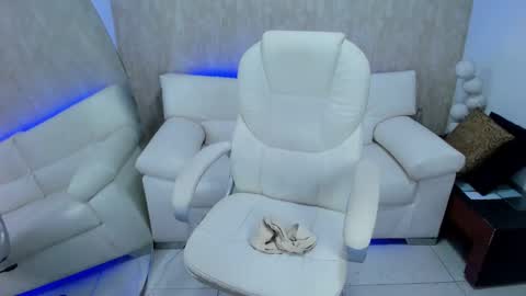 Snapshot of meggan_07 chatting on 01.10.25 meggan online show from 01.10.25