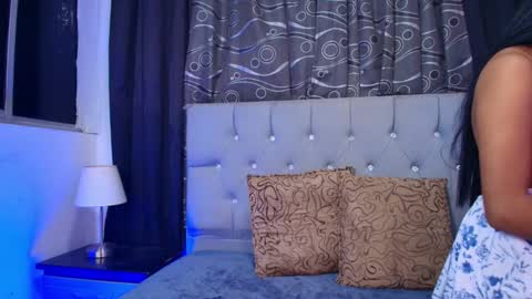 Snapshot of meggan_07 chatting on 10.07.25 meggan online show from 10.07.25