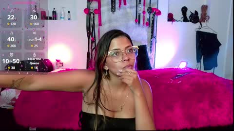 Snapshot of meggan_greey chatting on 12.18.24 Your best slave online show from 12.18.24