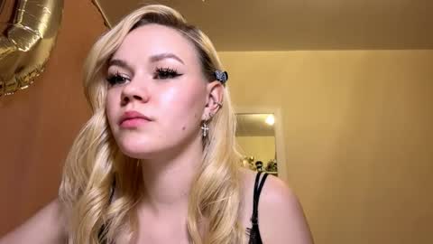 Mia online show from 05.23.26
