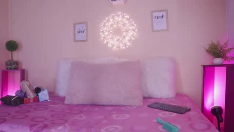 Meggie 1J online show from 11.12.25