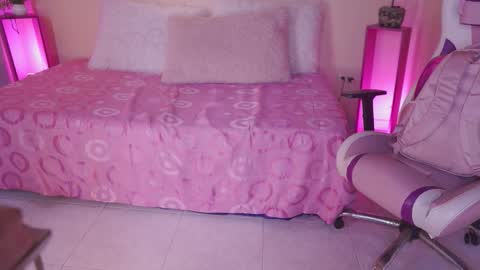 Meggie 1J online show from 11.24.25