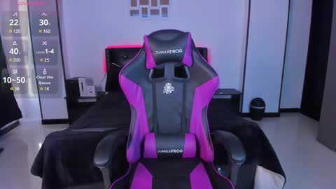 Snapshot of meghan_as chatting on 02.14.25 meghan_as online show from 02.14.25