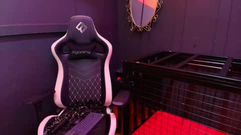 Snapshot of meghan_baker21 chatting on 10.06.25 Megahn online show from 10.06.25