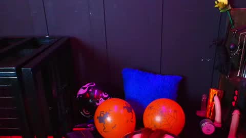 Snapshot of meghan_baker21 chatting on 10.18.25 Megahn online show from 10.18.25