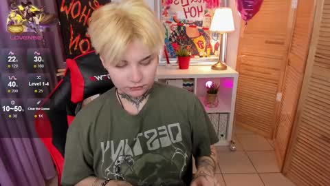 Snapshot of mekurisu chatting on 02.28.25 mekurisu online show from 02.28.25