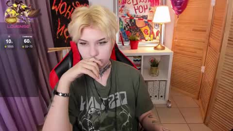 Snapshot of mekurisu chatting on 03.01.25 mekurisu online show from 03.01.25