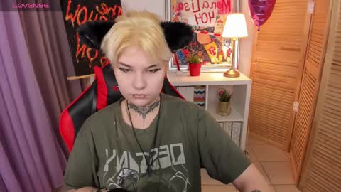 Snapshot of mekurisu chatting on 03.02.25 mekurisu online show from 03.02.25