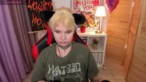 Snapshot of mekurisu chatting on 03.02.25 mekurisu online show from 03.02.25