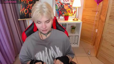 Snapshot of mekurisu chatting on 03.07.25 mekurisu online show from 03.07.25