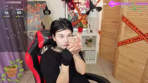 Snapshot of mekurisu chatting on 10.27.25 mekurisu online show from 10.27.25