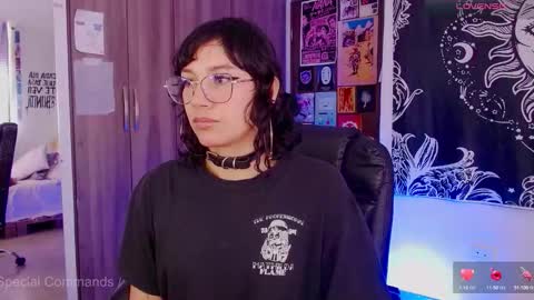 Snapshot of mel_dahlia chatting on 09.09.25 Melissa - - Please help me to reach 100 thumbs up online show from 09.09.25