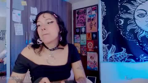 Snapshot of mel_dahlia chatting on 10.08.25 Melissa - - Please help me to reach 100 thumbs up online show from 10.08.25