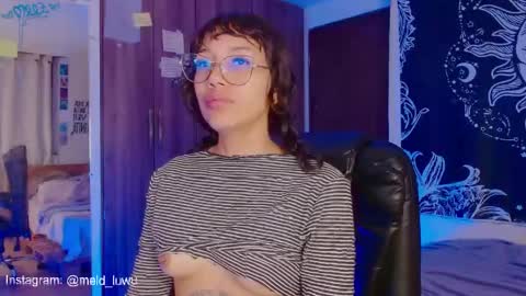 Melissa  -  -  Please help me to reach 100 thumbs up online show from 04.17.26