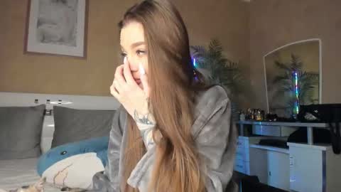  Start every day 2000 - 700 online show from 02.21.26