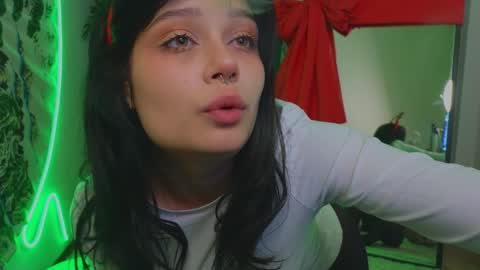 Snapshot of melan1e_ chatting on 12.25.24 mel online show from 12.25.24