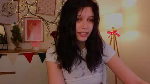 Snapshot of melan1e_ chatting on 01.03.25 mel online show from 01.03.25