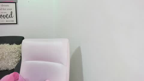 Snapshot of melan_owen chatting on 01.11.25 melan_owen online show from 01.11.25