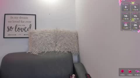 Snapshot of melan_owen chatting on 10.05.25 melan_owen online show from 10.05.25