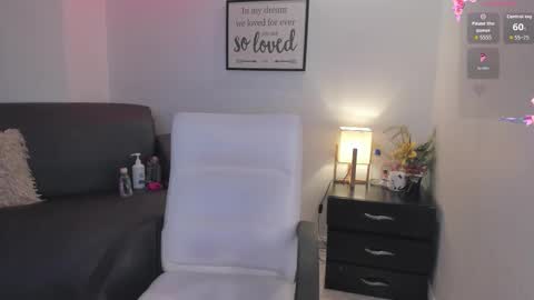 Snapshot of melan_owen chatting on 10.15.25 melan_owen online show from 10.15.25