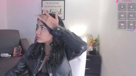 Snapshot of melan_owen chatting on 10.25.25 melan_owen online show from 10.25.25