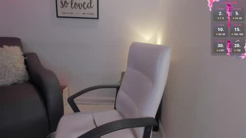 Snapshot of melan_owen chatting on 11.10.25 melan_owen online show from 11.10.25