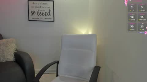 Snapshot of melan_owen chatting on 11.11.25 melan_owen online show from 11.11.25