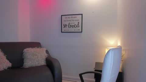 Snapshot of melan_owen chatting on 11.25.25 melan_owen online show from 11.25.25