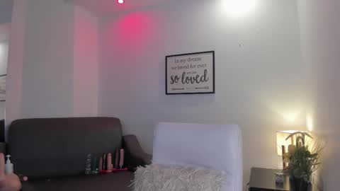 Snapshot of melan_owen chatting on 11.30.25 melan_owen online show from 11.30.25