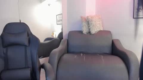 Snapshot of melan_owen chatting on 02.25.26 melan_owen online show from 02.25.26