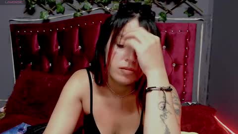 Snapshot of melani_cute01 chatting on 12.29.24 melani_cute01 online show from 12.29.24