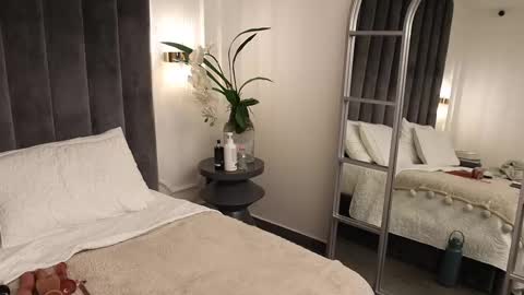 Melanie Baez online show from 03.10.25