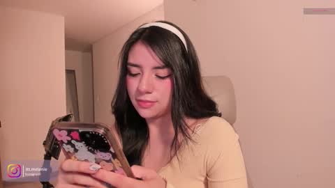 Snapshot of melanie_owo chatting on 12.04.25 Melanie online show from 12.04.25