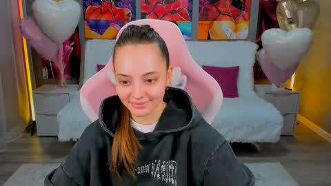 Snapshot of melaniealves chatting on 02.18.26 MelanieAlves online show from 02.18.26