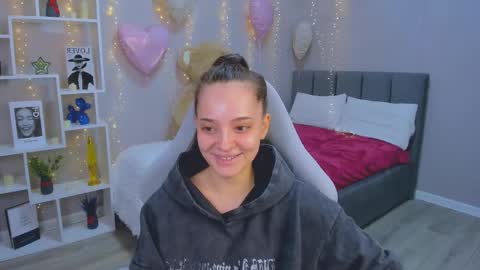 Snapshot of melaniealves chatting on 03.08.26 MelanieAlves online show from 03.08.26