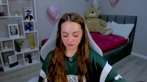 Snapshot of melaniealves chatting on 03.17.26 MelanieAlves online show from 03.17.26