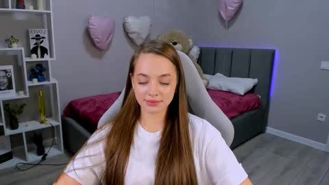 Snapshot of melaniealves chatting on 03.26.26 MelanieAlves online show from 03.26.26