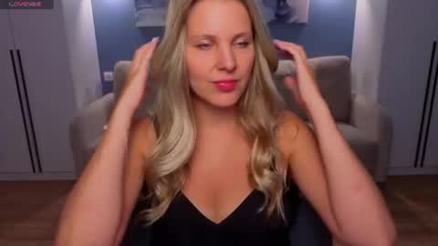 Snapshot of melaniebennett chatting on 06.11.26 Melanie Bennett online show from 06.11.26