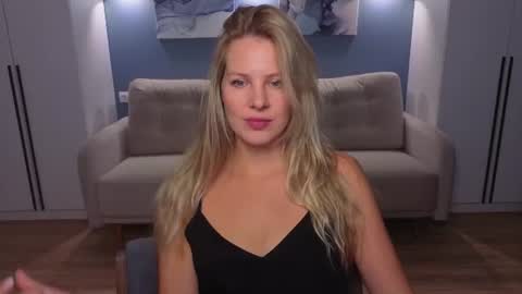 Snapshot of melaniebennett chatting on 07.28.26 Melanie Bennett online show from 07.28.26