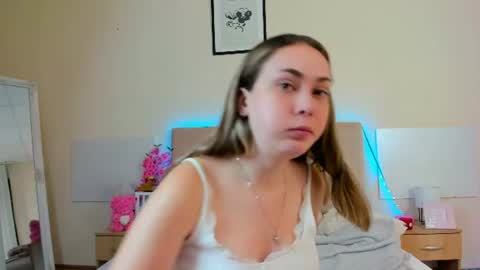 Snapshot of melaniecutys chatting on 07.30.26 Melania online show from 07.30.26