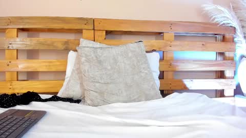 Melanie online show from 02.16.25