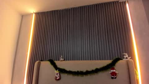 MelanieRoah online show from 12.20.25