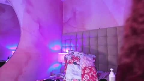 Snapshot of melanieroux chatting on 01.26.25 Melanie Roux online show from 01.26.25