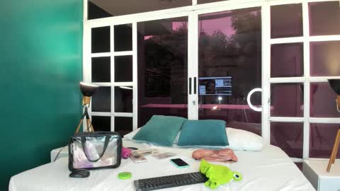 Snapshot of melanieroux chatting on 11.08.25 Melanie Roux online show from 11.08.25