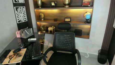 Melanie Roux online show from 04.10.26