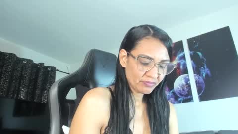 Snapshot of melannia_hills chatting on 02.26.25 melannia_hills online show from 02.26.25