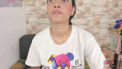 Snapshot of melannie_roses chatting on 01.22.25 melannie roses online show from 01.22.25