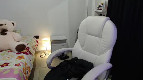 Snapshot of melanniegarzon chatting on 03.11.25 Melannie online show from 03.11.25