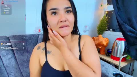    Independent model online show from 12.22.25