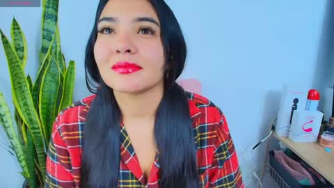    Independent model online show from 05.26.26